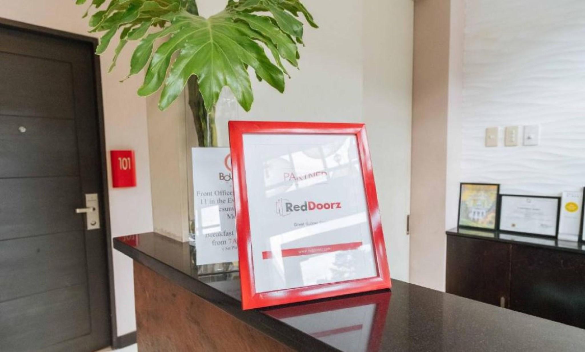 Reddoorz Plus @ Castle Chateau Iloilo Εξωτερικό φωτογραφία