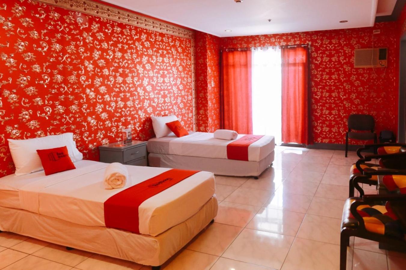 Reddoorz Plus @ Castle Chateau Iloilo Δωμάτιο φωτογραφία